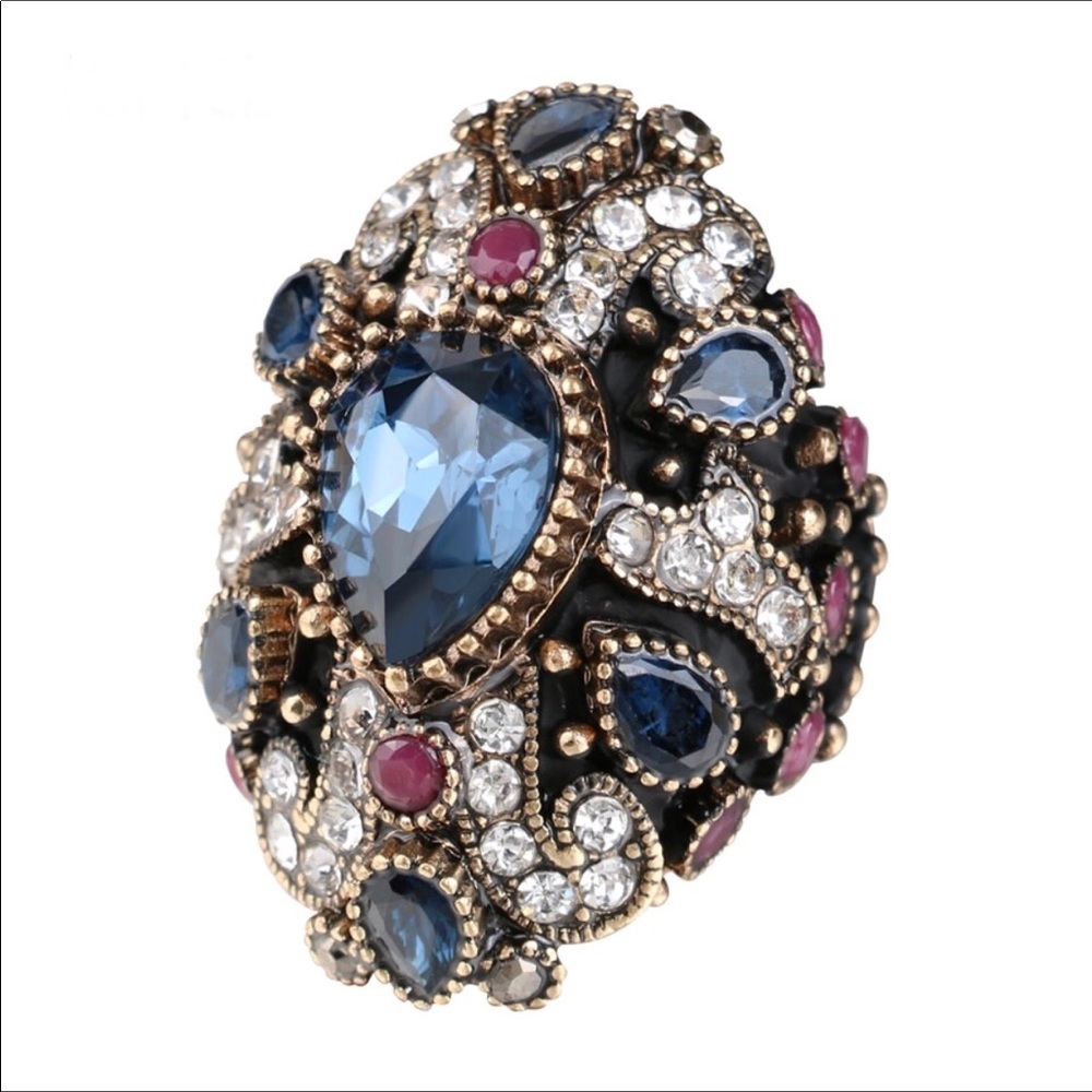 New Impressive Statement Ring with Crystals